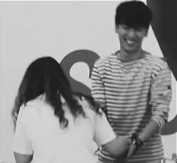 gH2zmnG.gif